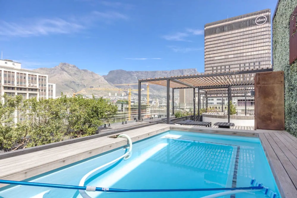 Beautiful 1 Bedroom Apartment in Cape Town view 4