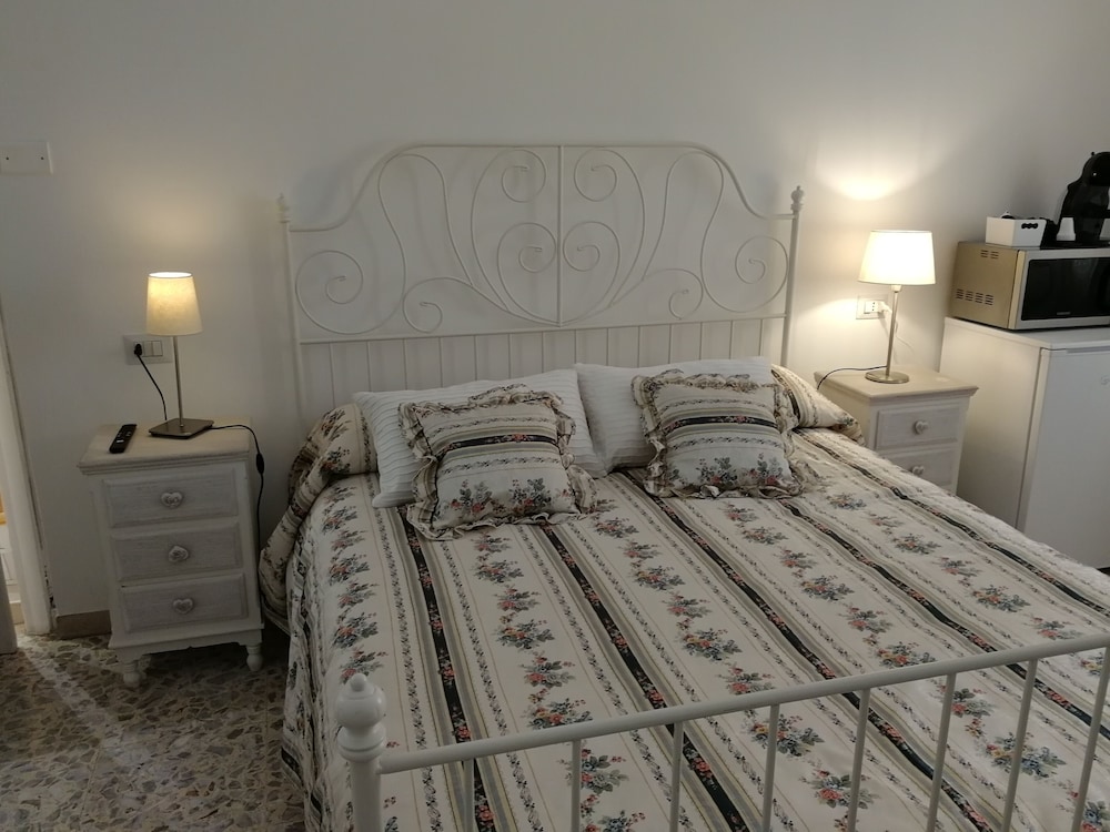 Triple Room With Private Bath 10 Min From Tiburtina Station