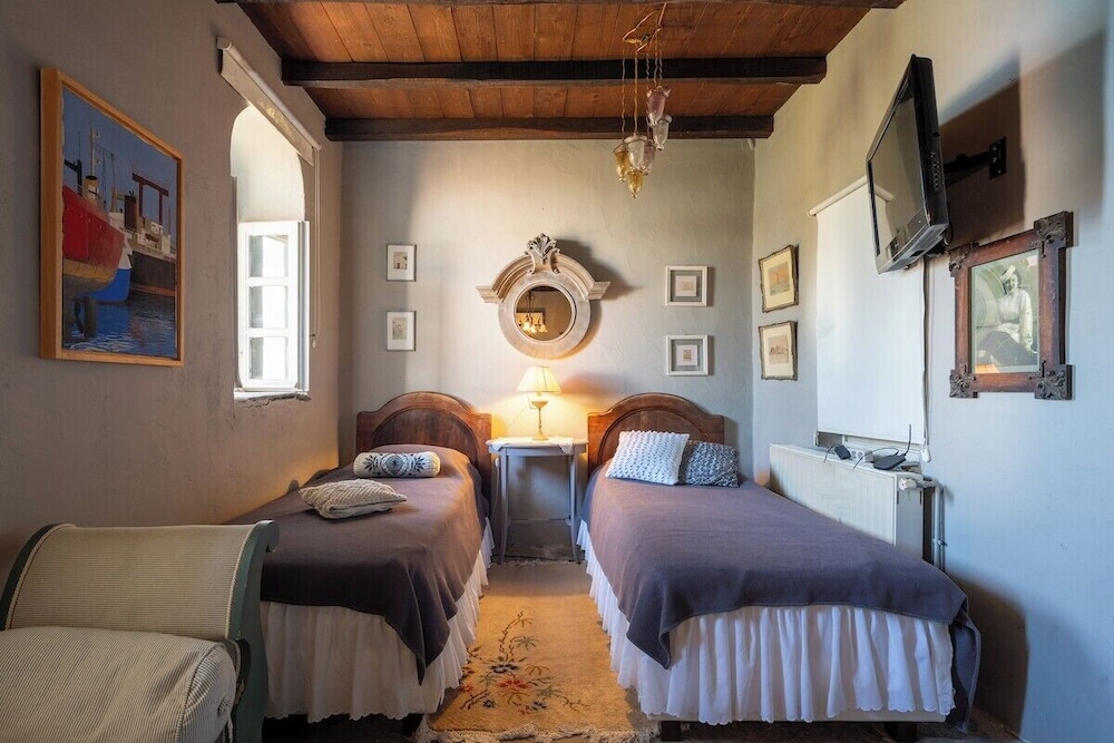 Seaside Neoclassical Property in Vaporia Ermoupoli
