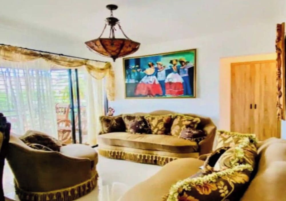 Hermoso Apartamento de Tres Habitaciones