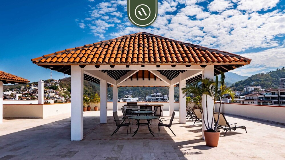 Ocean View 2Br Condo-balcony-beach-pool - 310