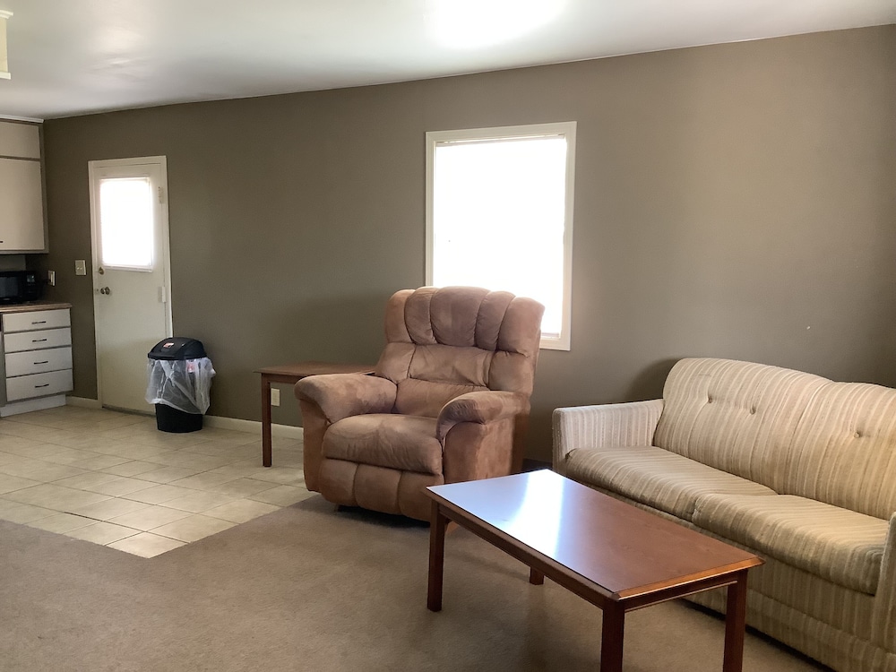 Dodge City Vacations - Silver Spur Vintage Inn  Suites - Property Image 14