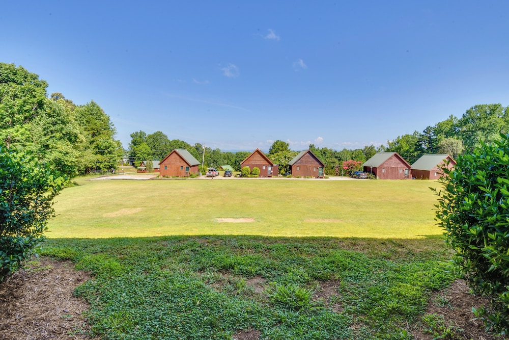 Scenic Outdoor Space: Lake Keowee Retreat!