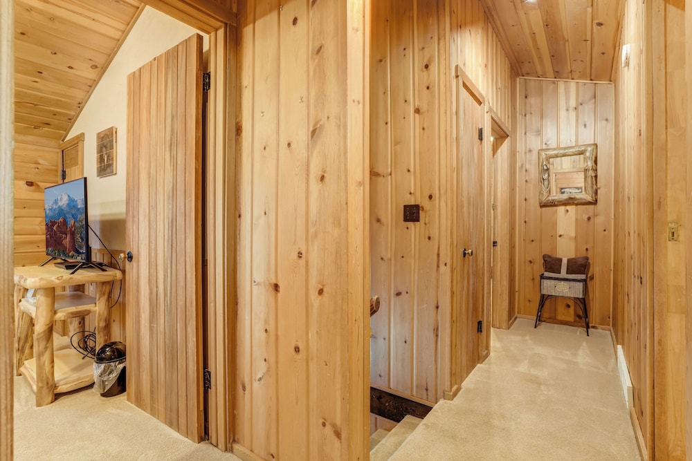 Log Lodge