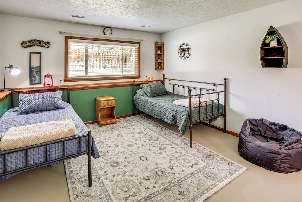 Spacious Rock Springs Stay Near Shops & Dining!
