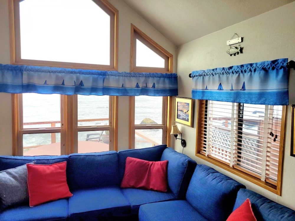 Ocean Front Cabin 12 Jacuzzi Spectacular Views