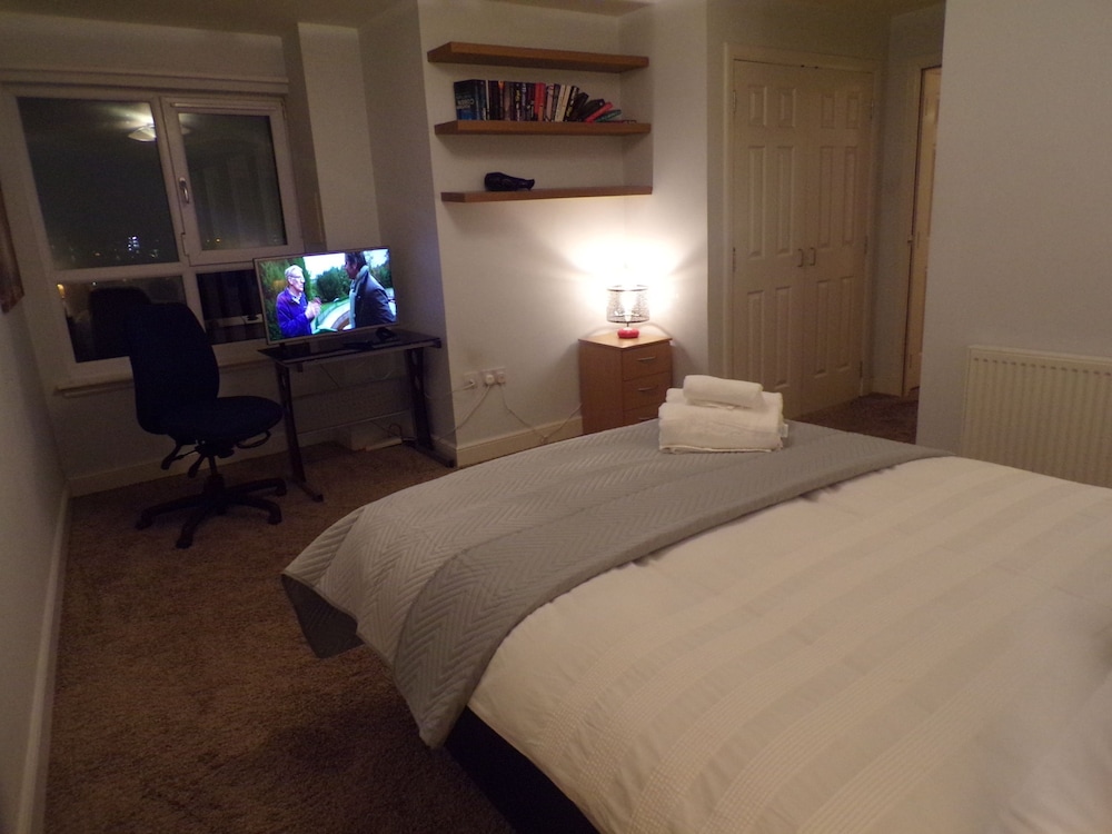 3 Bedroom Penthouse - City Centre Suites