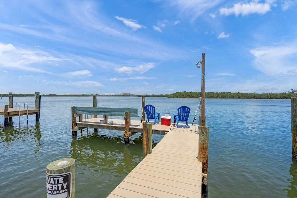Coastal Breeze Siesta - Pelican