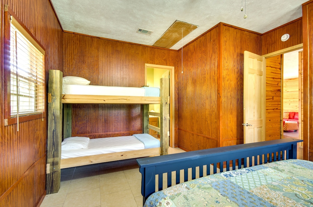 McComb Vacations - Cozy Summit Cabin w/ Hiking Trails  Fishing Pond! - Property Image 4