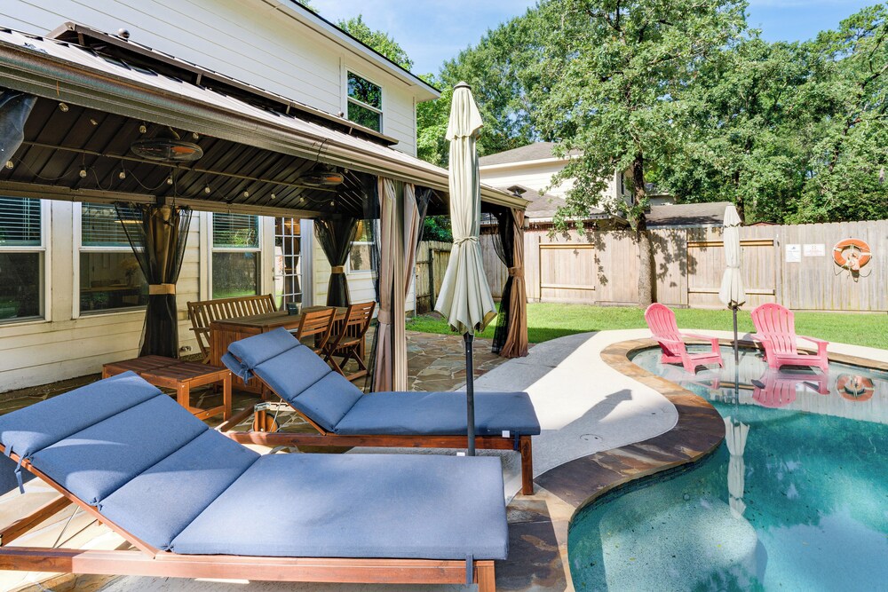 6 Mi to Northshore Park: Family Home w/ Pool!
