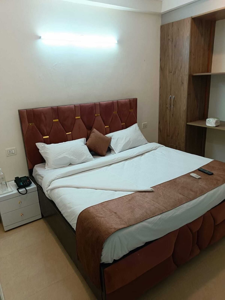 Soooper Hotel