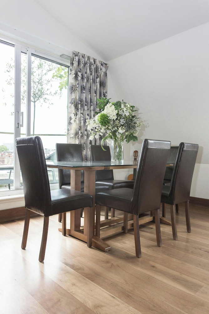 Lambs Conduit Street by Onefinestay