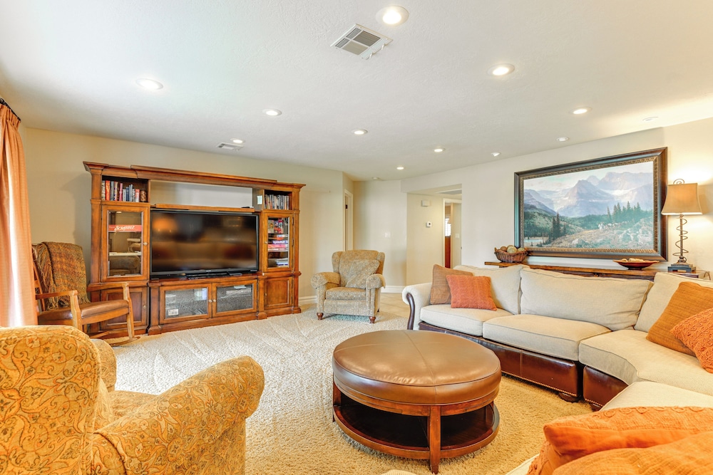 Golf Getaway 5 Mi to Dtwn: Las Palmas Resort Condo