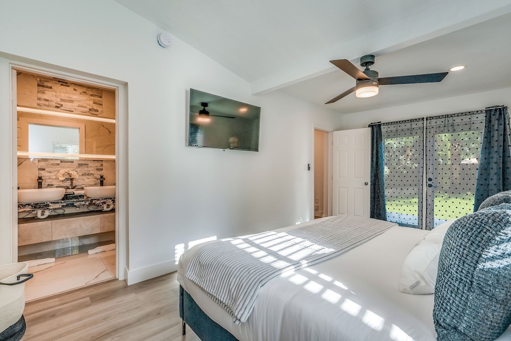 Fox Private Resort-Near Downtown & Beach