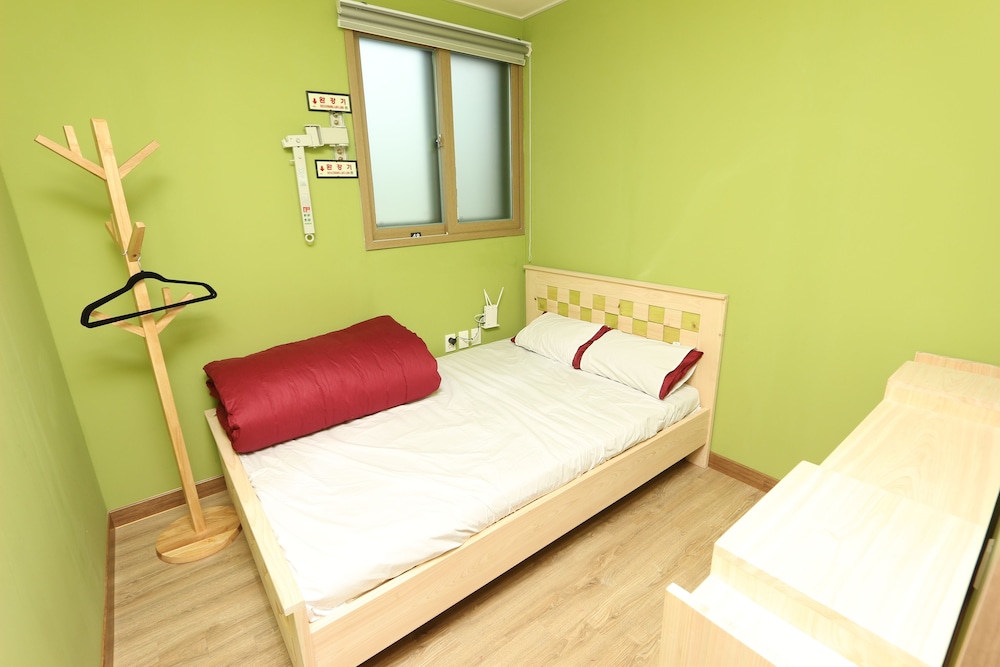 Midtown Hostel