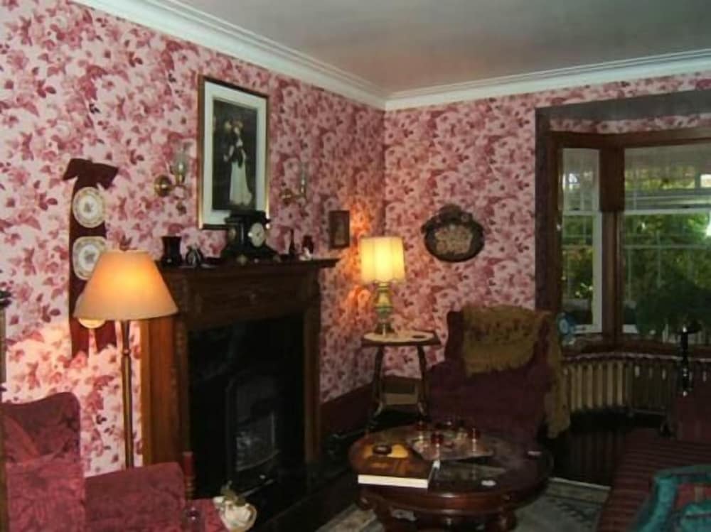The Colonel's Inn