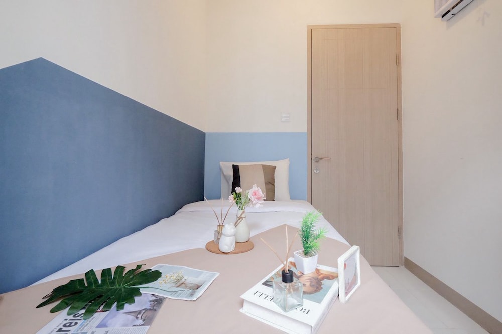 Blue Accent Minimalist 2Br At Tokyo Riverside Pik 2 Apartment