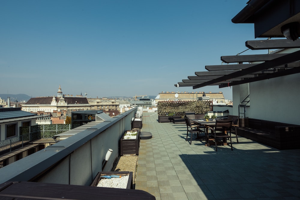 Budapest Easy Flat - Penthouse Basilica