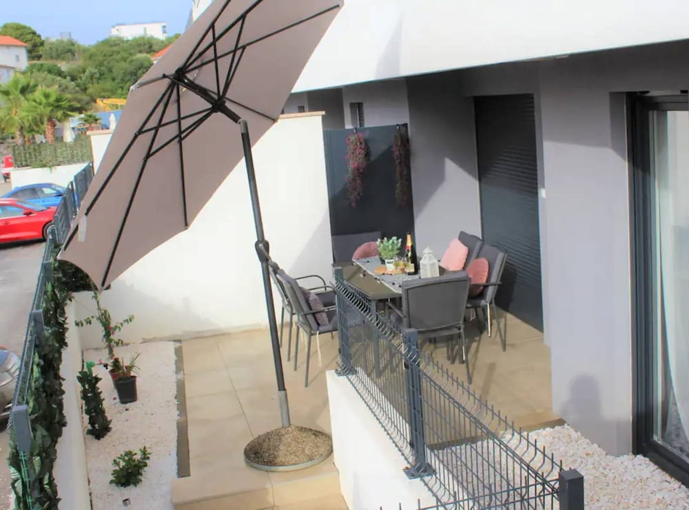 Stylish Okrug Gornji Apartment With Terrace and Patio
