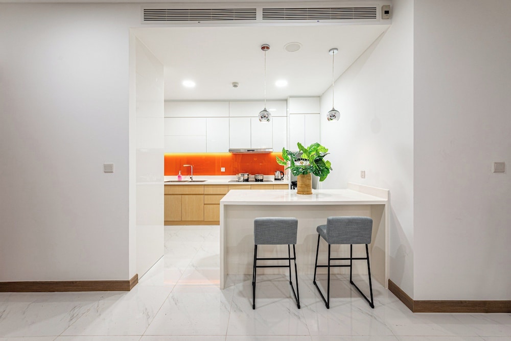 SUNWAH PEARL Premier Residence