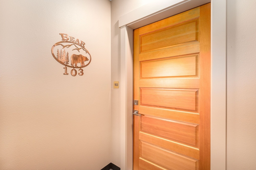 Solitude Bear Room Ada 103 - Estes Park 1 Bedroom Studio by RedAwning - Property Image 21