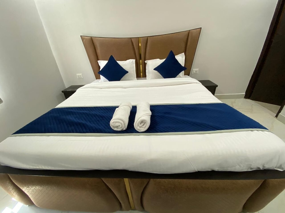 GoBravo 12 - Vansh 4Bhk Farm w/t Pool Sec135 Noida view 2