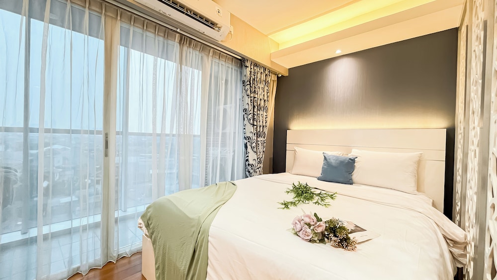 Good Location Studio At Apartment Tamansari The Hive Near Lrt Station