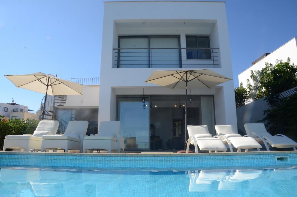 Villa Calypso in Latsi
