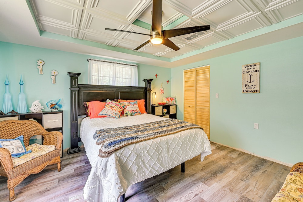 Easy I-30 Access: Cozy Texarkana Apt w/ Essentials