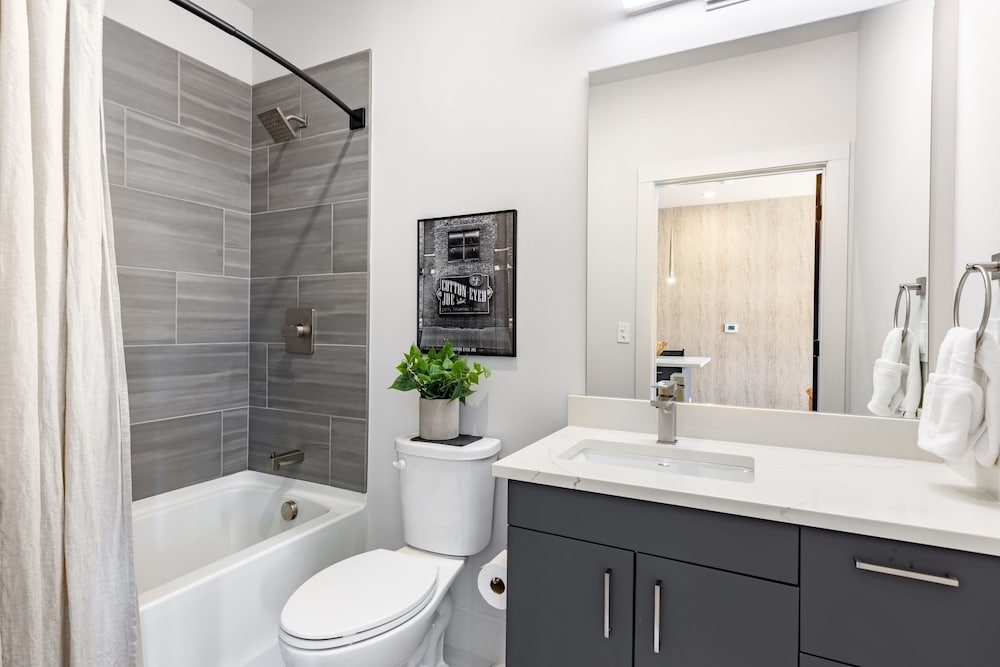 Prime Walkable Midtown Location Pool Gym Outlaw s Den by Avantstay