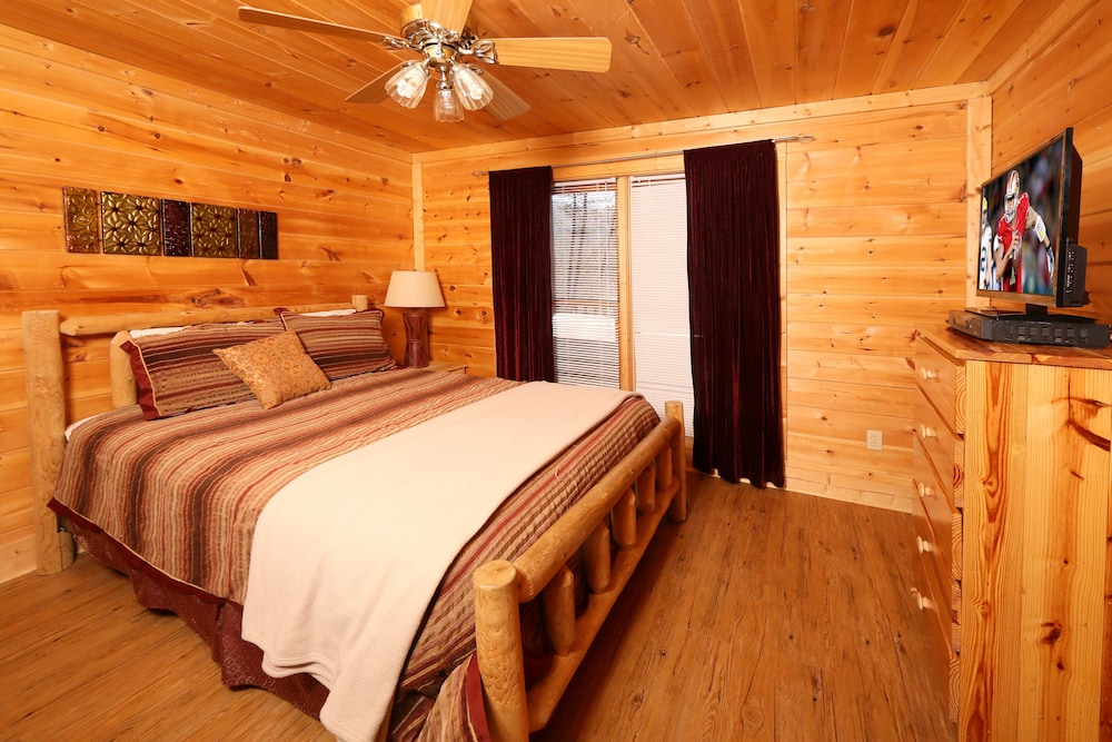 Big Pine Lodge - Six Bedroom Cabin view 5