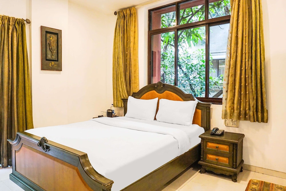 Premium Stays Near Fergusson College