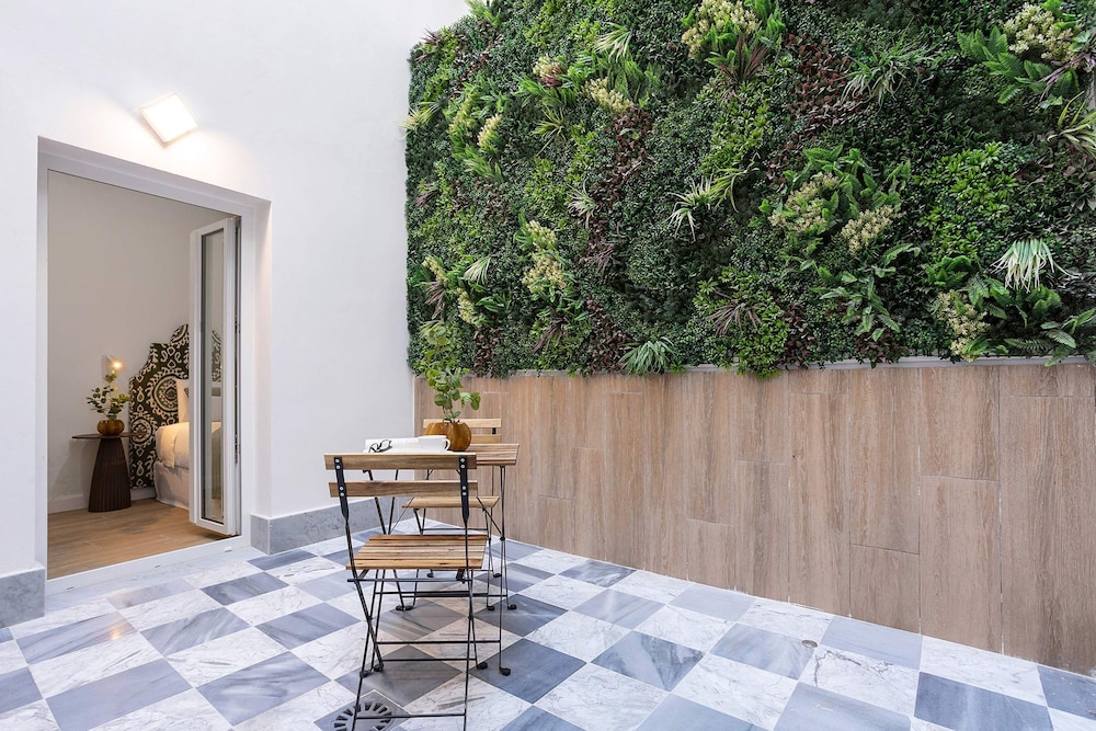 Comfortable Apartment in the Heart of C diz Patrocinio II