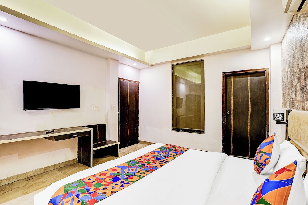Fabhotel Ramaya Palace