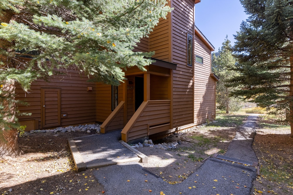 Tennis Townhome #1327 : 2, 225