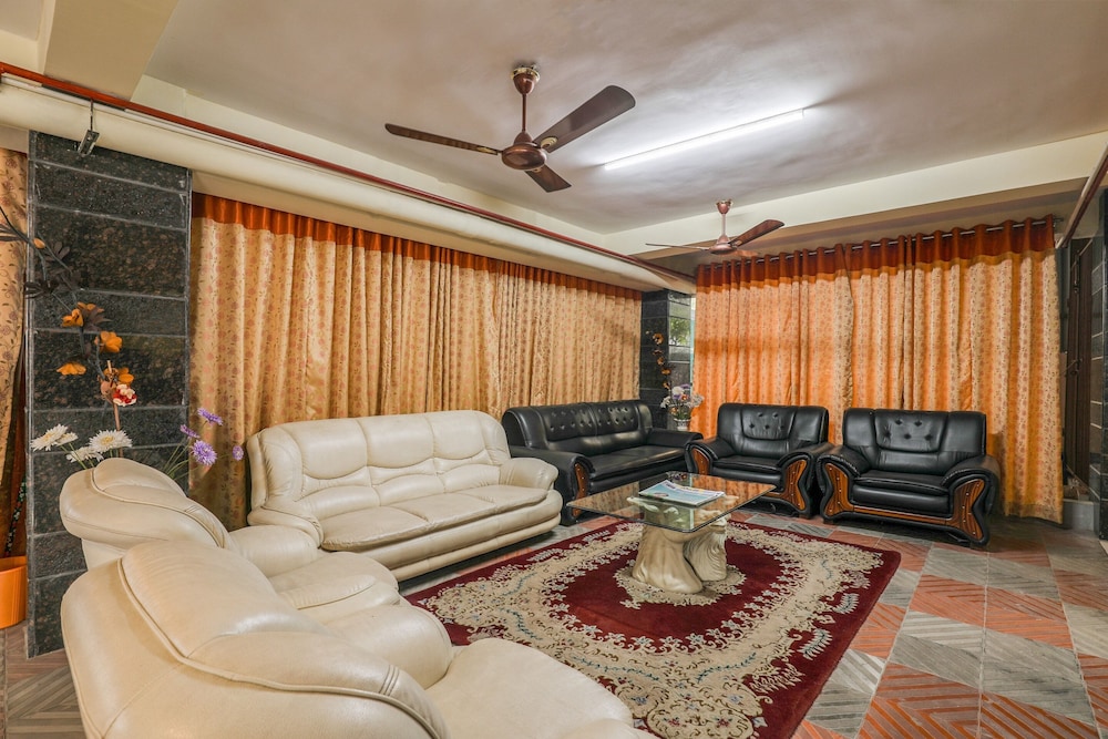 OYO Flagship 9352 Hotel SRC Grand