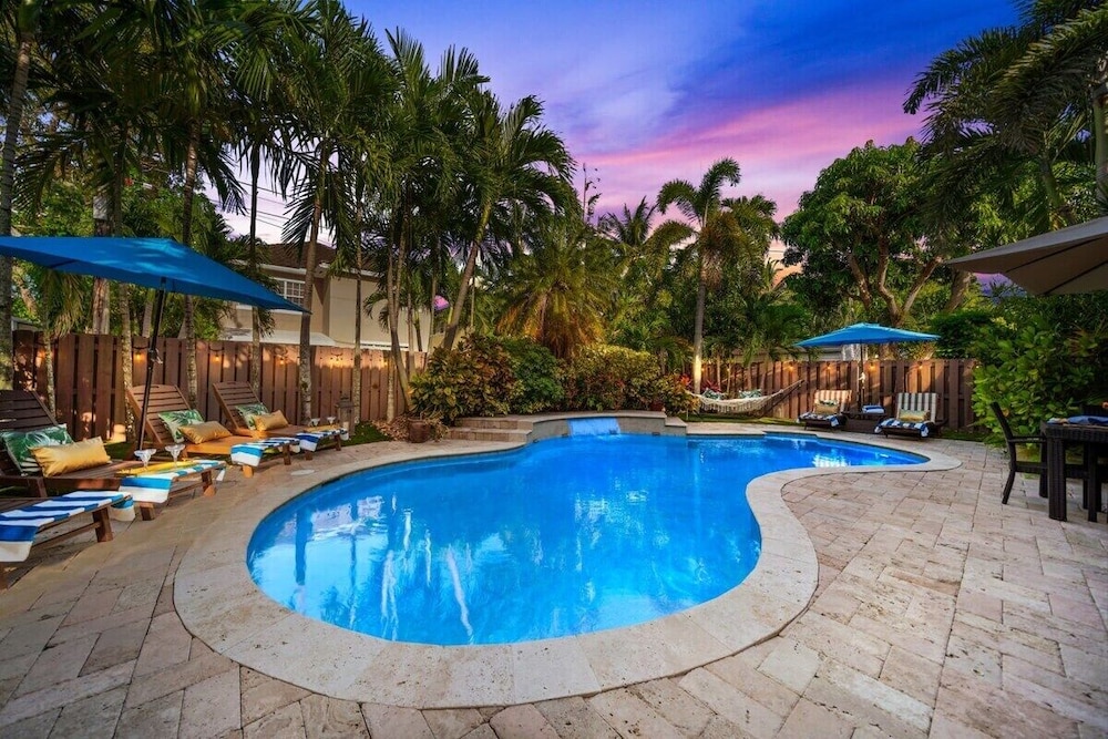 5 Bedroom Luxury Home, Minutes to Las Olas, Shops & Beach
