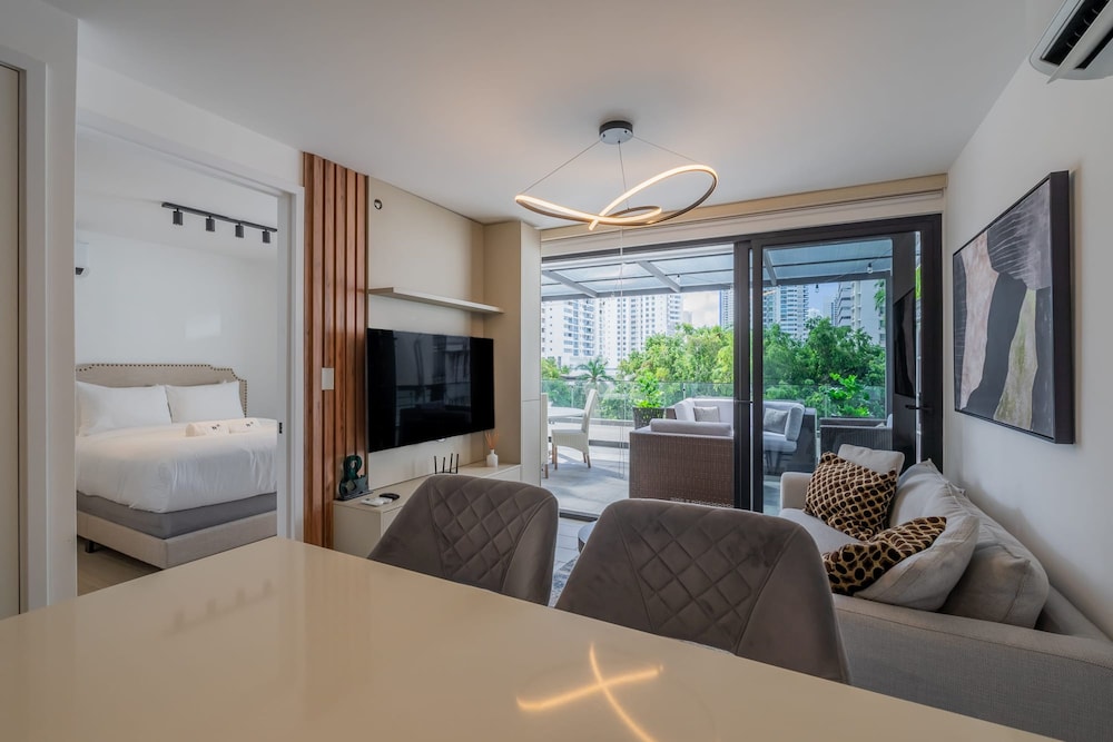 w Radiant 1BR w Modern Balcony in San Francisco