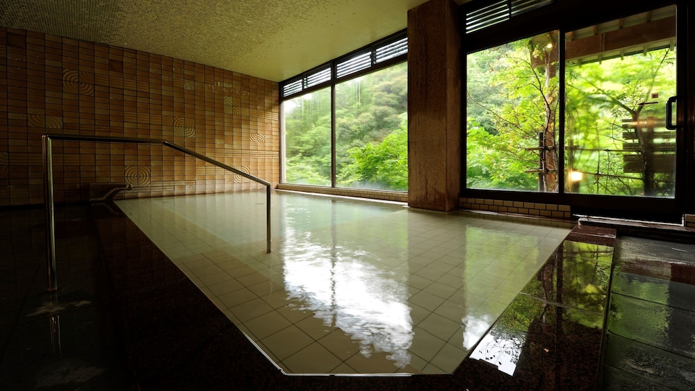 Yamanaka Onsen Shirasagiyu Tawaraya