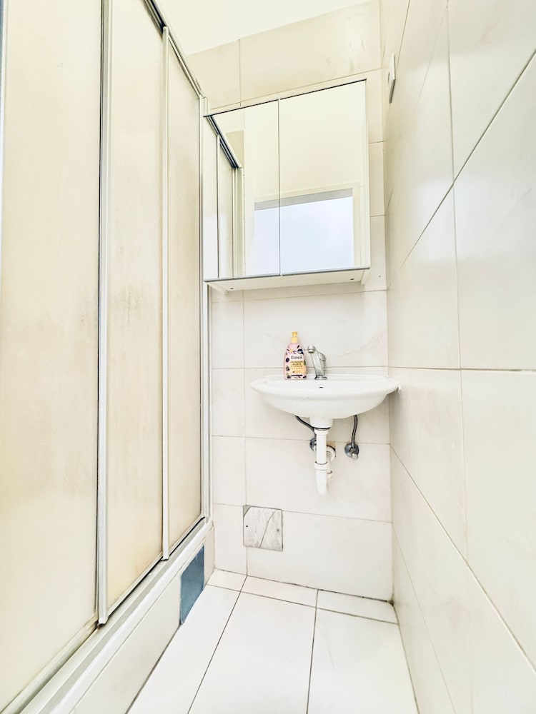 Simple 3BR Apartment for 6 FAC Platz