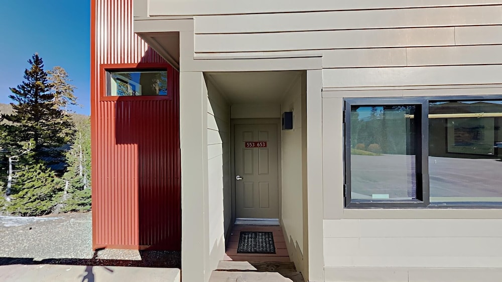 Great 2 Bedroom Condo Right Across Canyon Lodge! Walk To Lifts! Free Gondola to Village! (Unit 553 at 1849) by RedAwning view 5