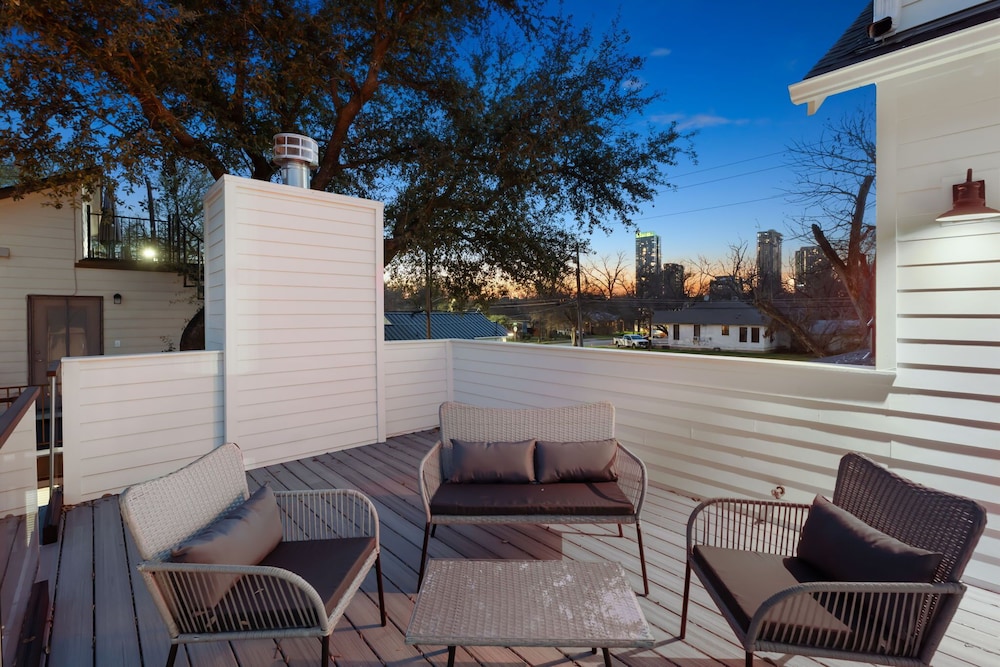 Gated 5 Bedroom Walkable to East Austin - Image 2