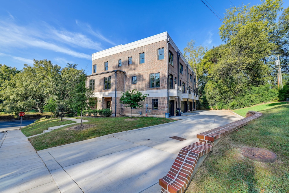 Luxe Townhome in South End Charlotte Near Uptown! view 4