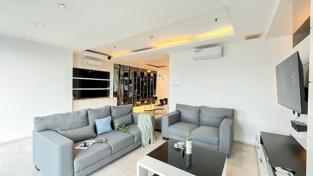 Spacious Luxury 2Br Apartment With Extra Room At Fx Residence