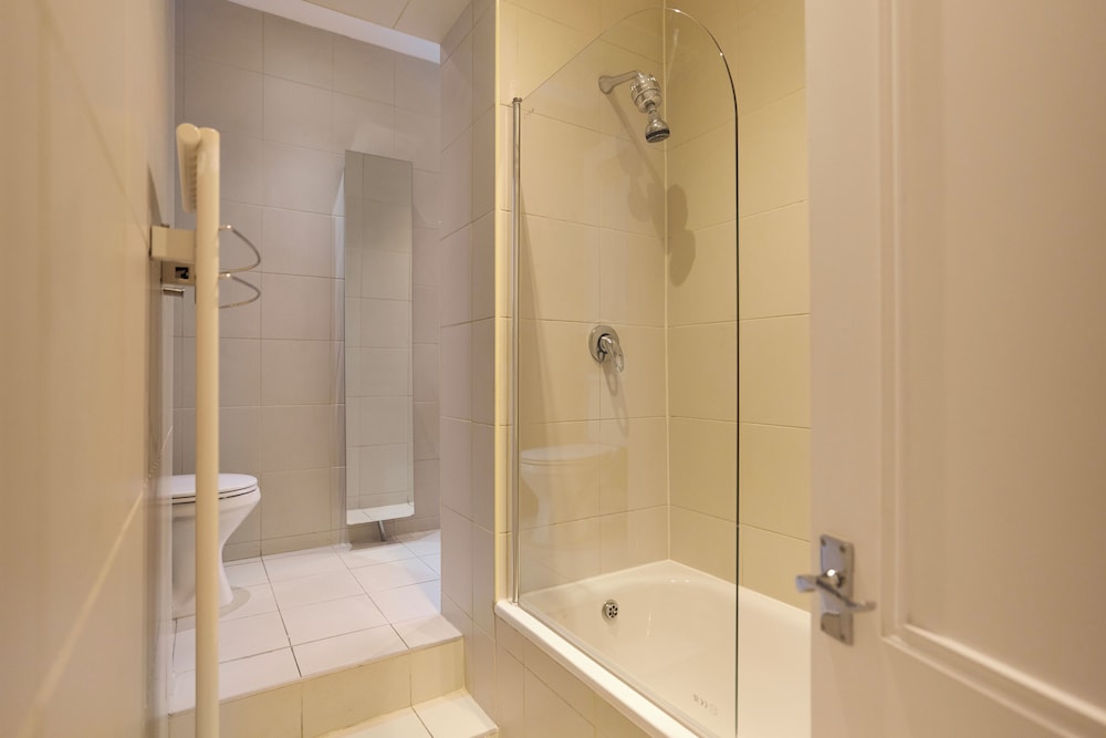 Hampstead Parkside Apartment