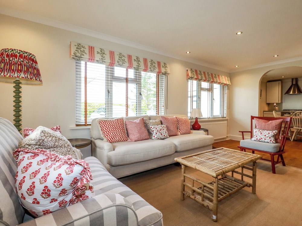 6 Trelawney Court