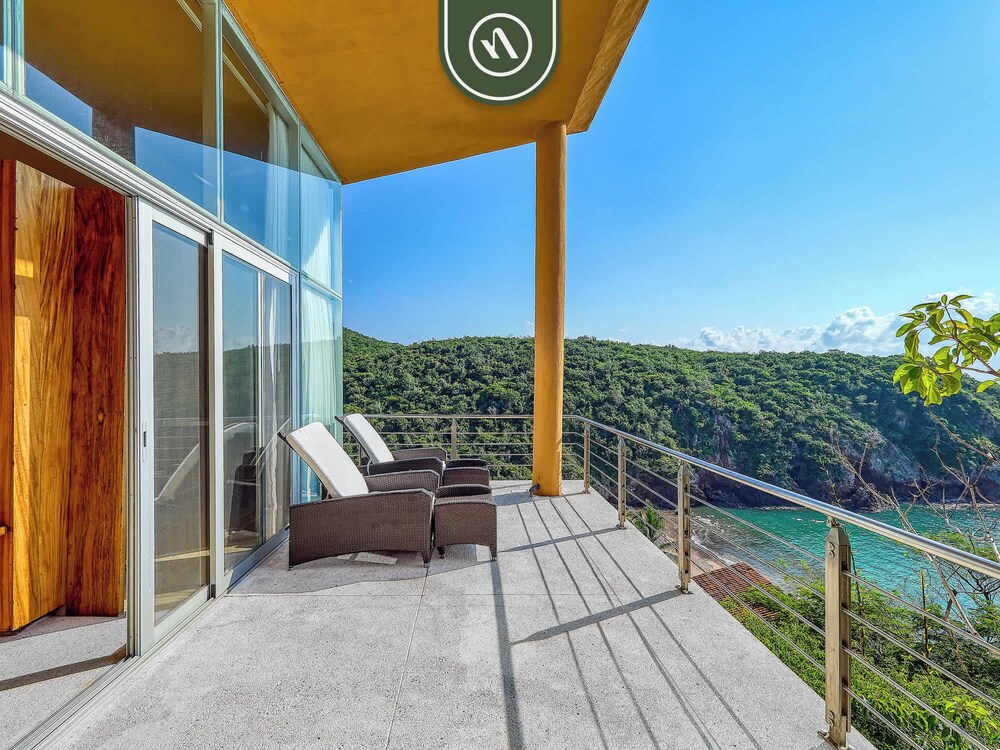 Luxury Oceanfront Villa - Private Beach - Pool