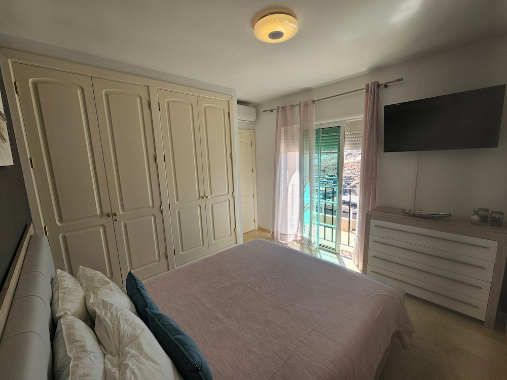 Welcoming and Modern Holiday Home With Access to Swimming Pool