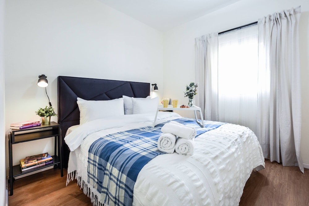 Apt with Balcony In the Heart of TLV view 2