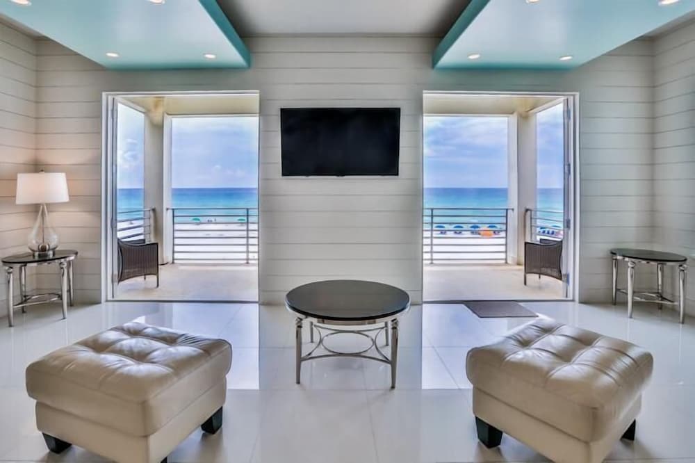 Bord du Mer 6 Bedroom Holiday Home by Five Star Properties